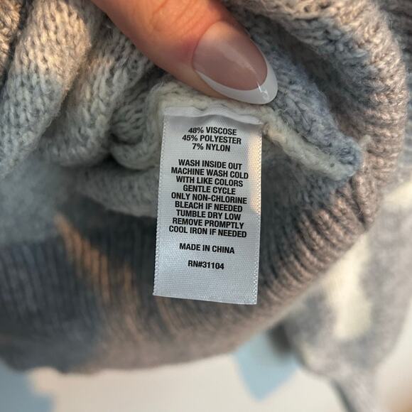 Crown & Ivy Ruffle Cable Jacquard Sweater – Gray & White – Women’s Medium - Picture 4 of 7